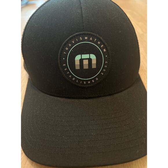 Travis Matthew SnapBack Hat Black Golf Yupoong Logo - Picture 2 of 5